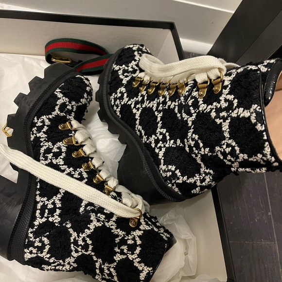 Rarely used Gucci boots come with full pack - Picture 2 of 7